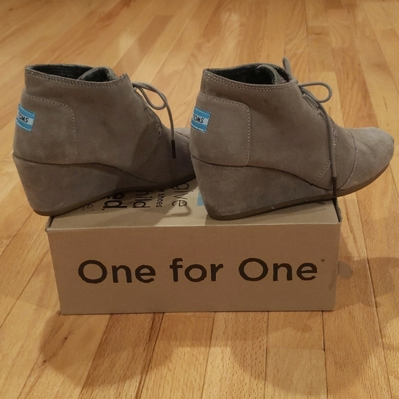 TOMS - Desert Taupe Suede Wedge Boots - Size 8.5 - Picture 3 of 11